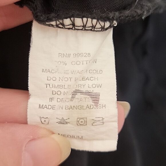 DK. Bottoms Up Tee. Size Med. - Picture 9 of 9